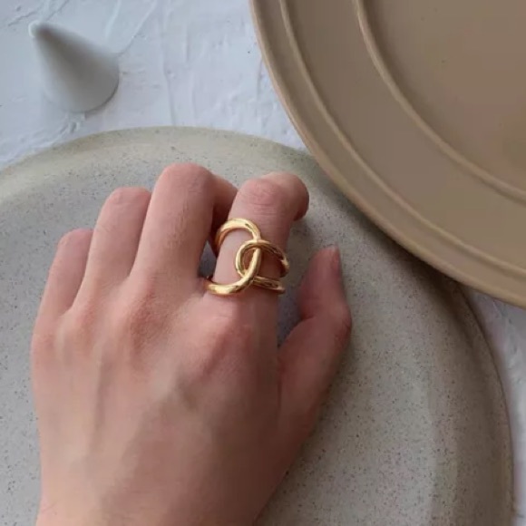 ⭐️Insta 18K gold plated geometric ring - Picture 5 of 7